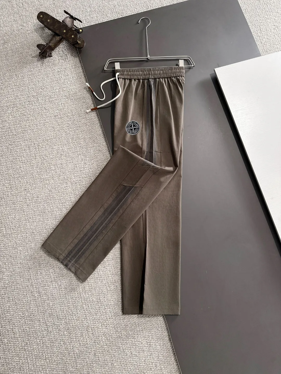 🅿️400 next day shipping Stone Island 2025 spring and summer new elastic band casual pants, thin counter custom fabrics, high breathability and comfort, impeccable details, brand element design concept, reflecting high quality. It feels delicate and soft! It presents a casual cut and the upper body shape is great! Size: M-3XL